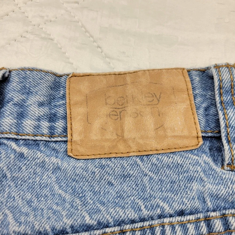 berkley‎ jensen stained and distressed blue jeans size 30X29